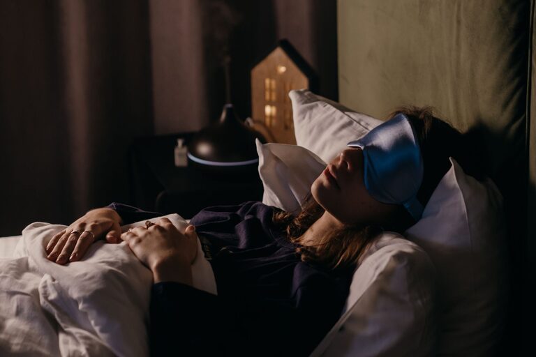 Come dormire meglio con una routine serale rilassante